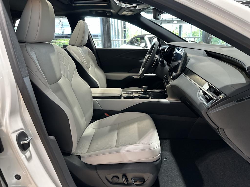 Thumbnail: 2023 Lexus RX - 32
