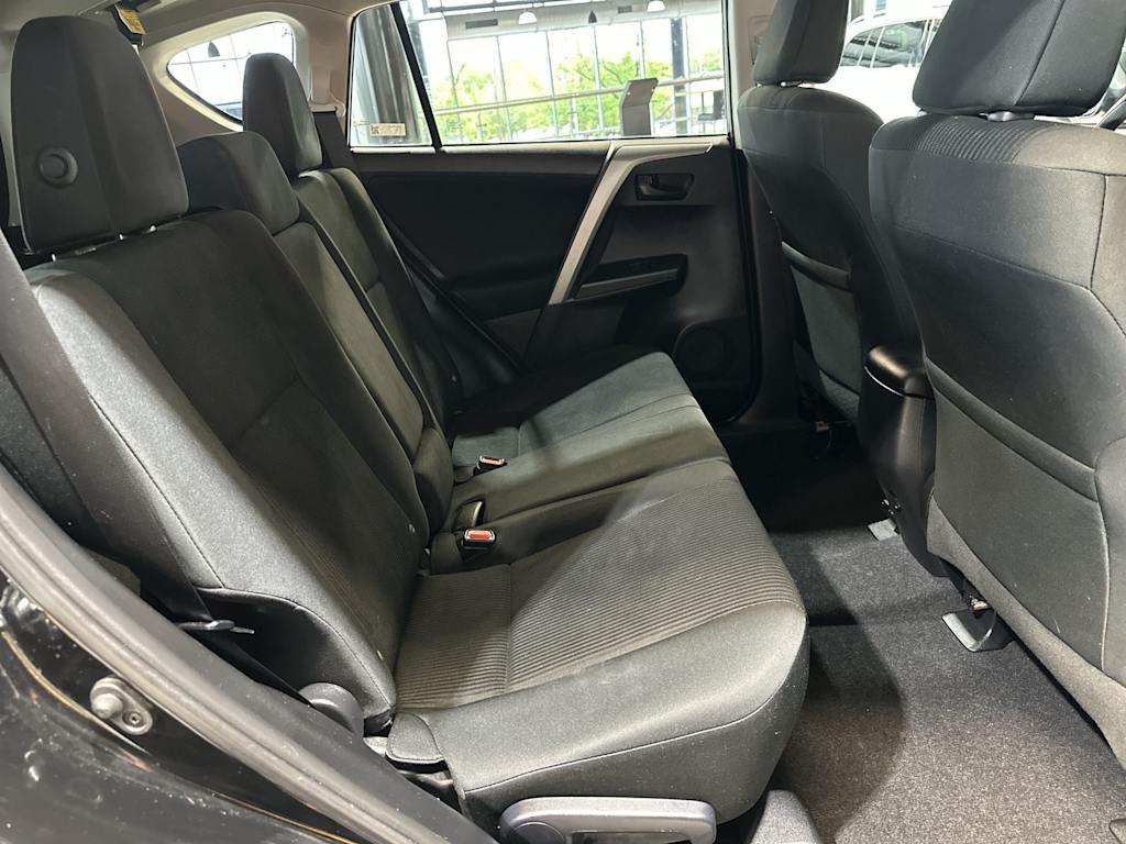 Thumbnail: 2016 Toyota RAV4 - 32