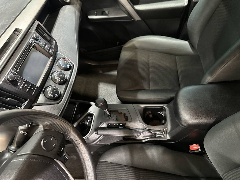 Thumbnail: 2016 Toyota RAV4 - 15