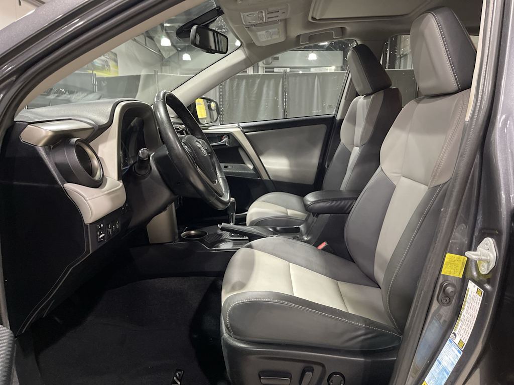 Thumbnail: 2015 Toyota RAV4 - 11