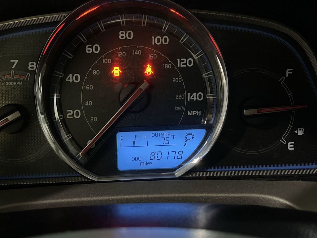 Thumbnail: 2015 Toyota RAV4 - 15