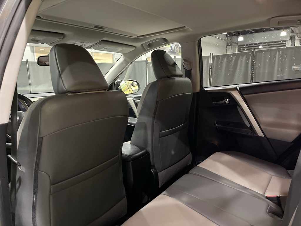 Thumbnail: 2015 Toyota RAV4 - 13