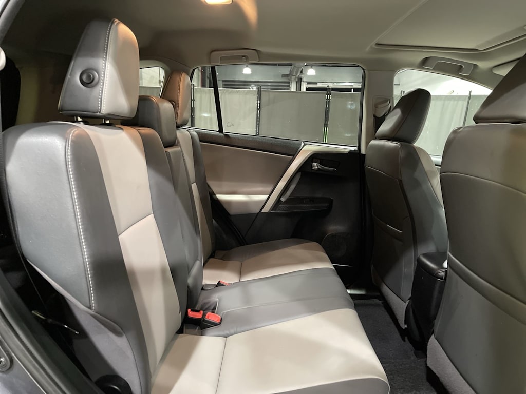 Thumbnail: 2015 Toyota RAV4 - 31