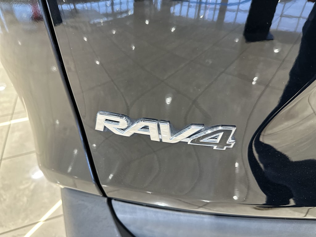 Thumbnail: 2021 Toyota RAV4 - 31