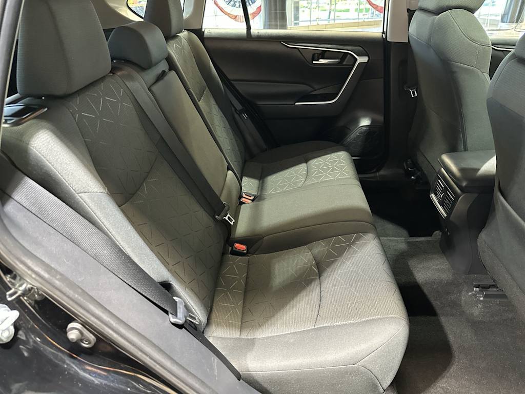 Thumbnail: 2021 Toyota RAV4 - 32
