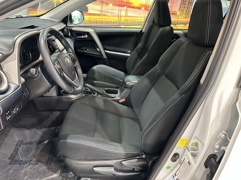 Thumbnail: 2018 Toyota RAV4 - 11