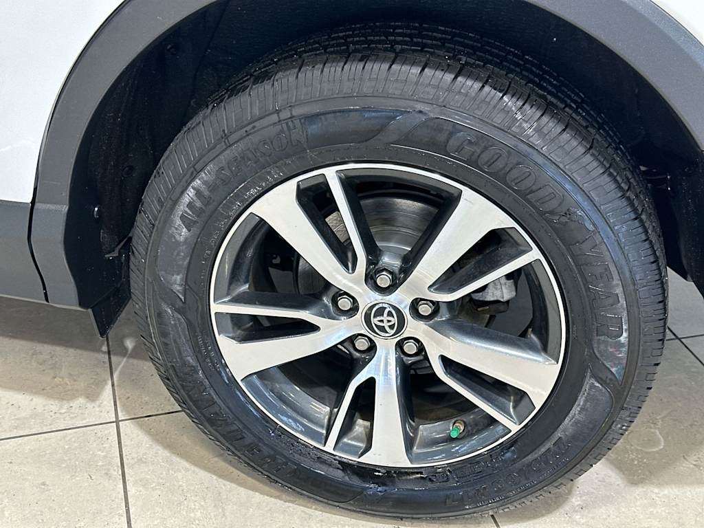 Thumbnail: 2018 Toyota RAV4 - 8