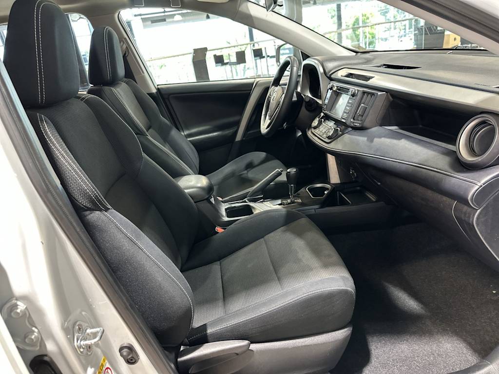 Thumbnail: 2018 Toyota RAV4 - 12