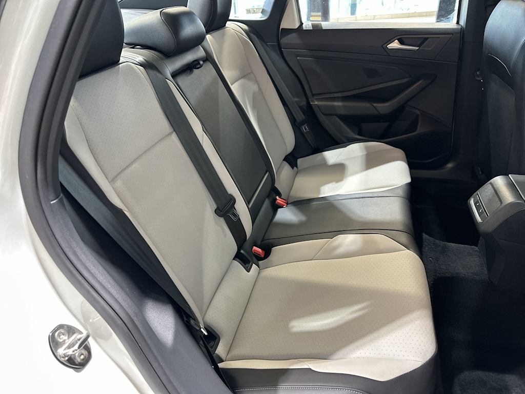 Thumbnail: 2019 Volkswagen Jetta - 32