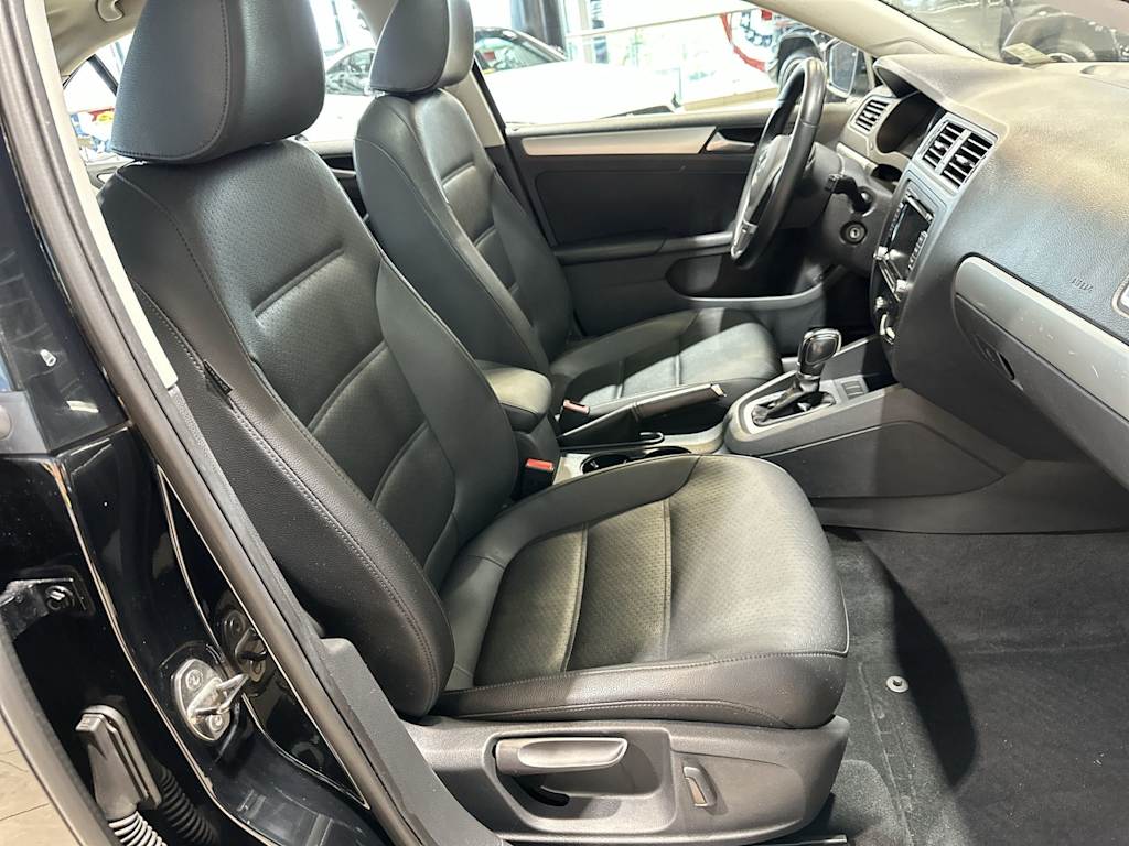 Thumbnail: 2013 Volkswagen Jetta - 32