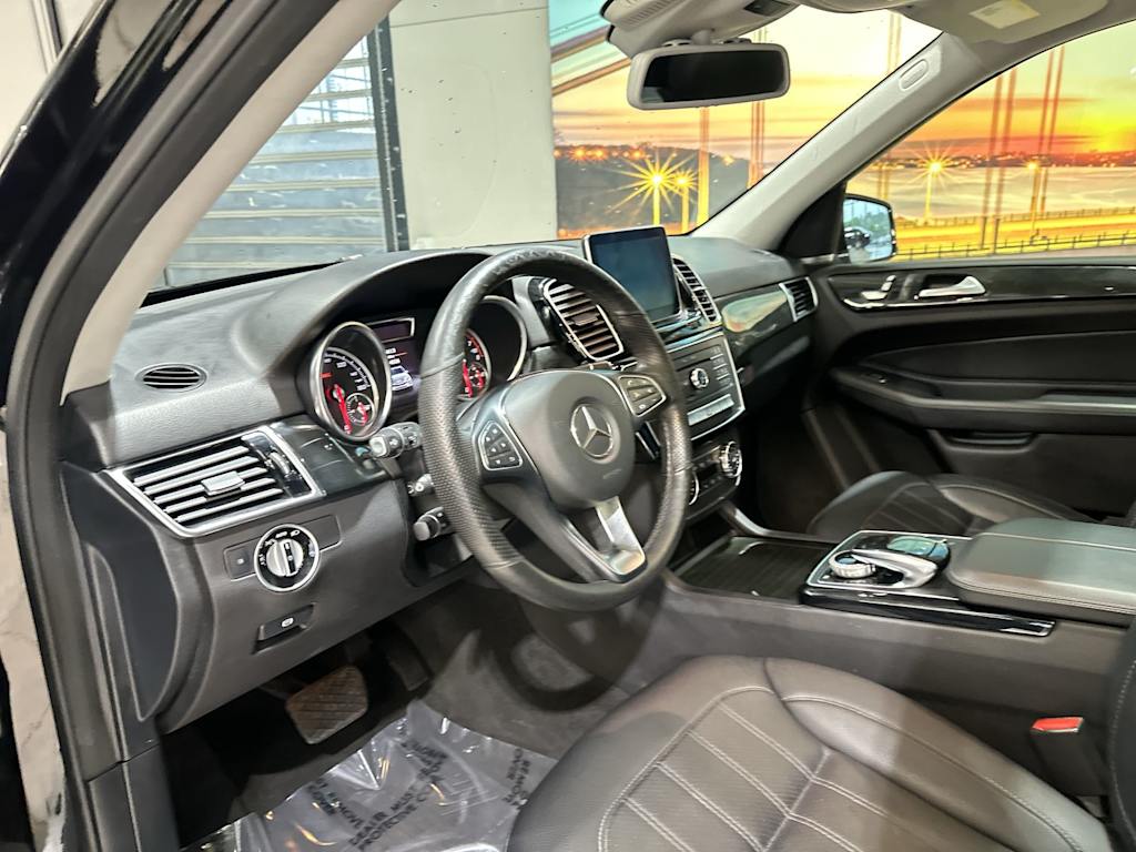 Thumbnail: 2016 Mercedes-Benz GLE - 2