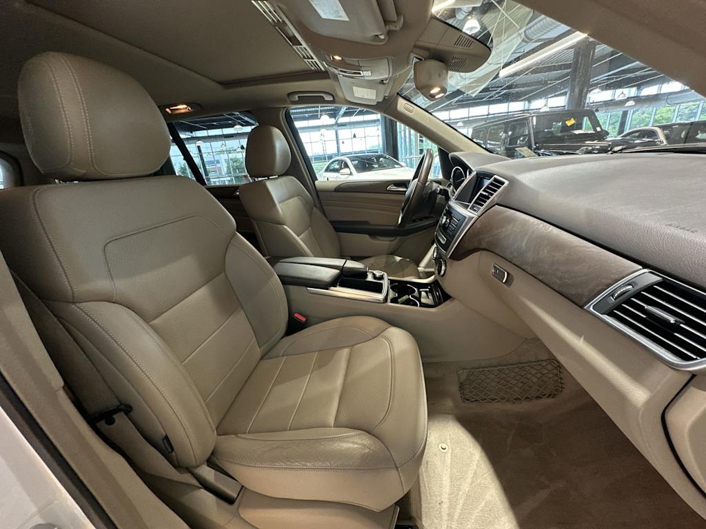 Thumbnail: 2015 Mercedes-Benz M-Class - 31