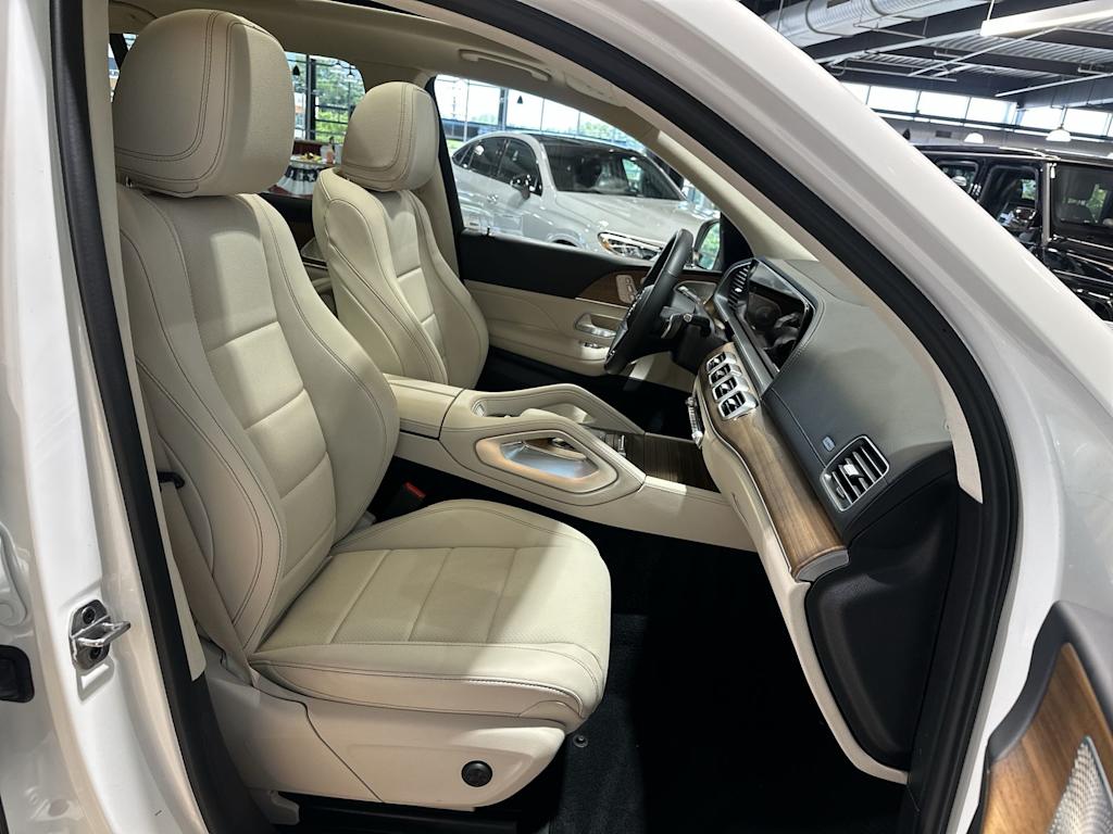 Thumbnail: 2024 Mercedes-Benz GLS - 32