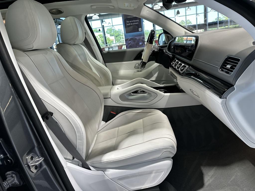 Thumbnail: 2023 Mercedes-Benz GLS - 32