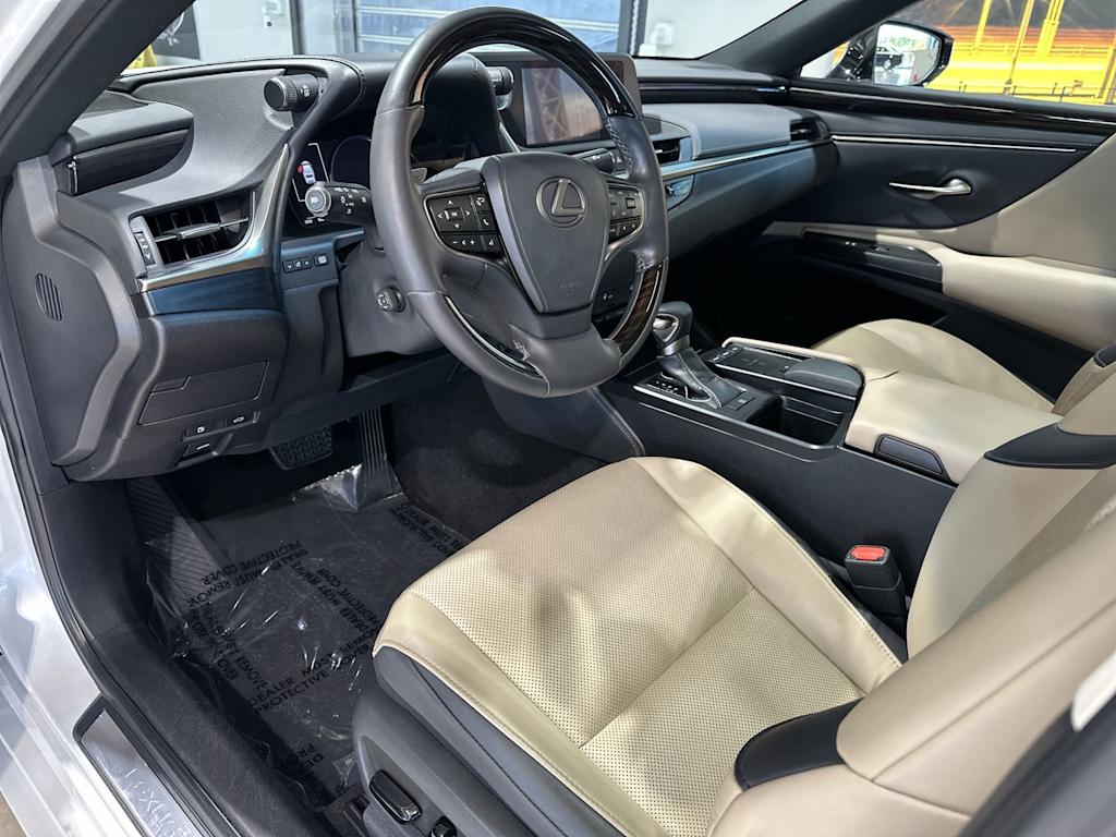 Thumbnail: 2021 Lexus ES - 2