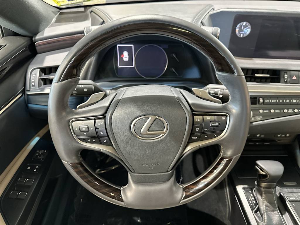 Thumbnail: 2021 Lexus ES - 14