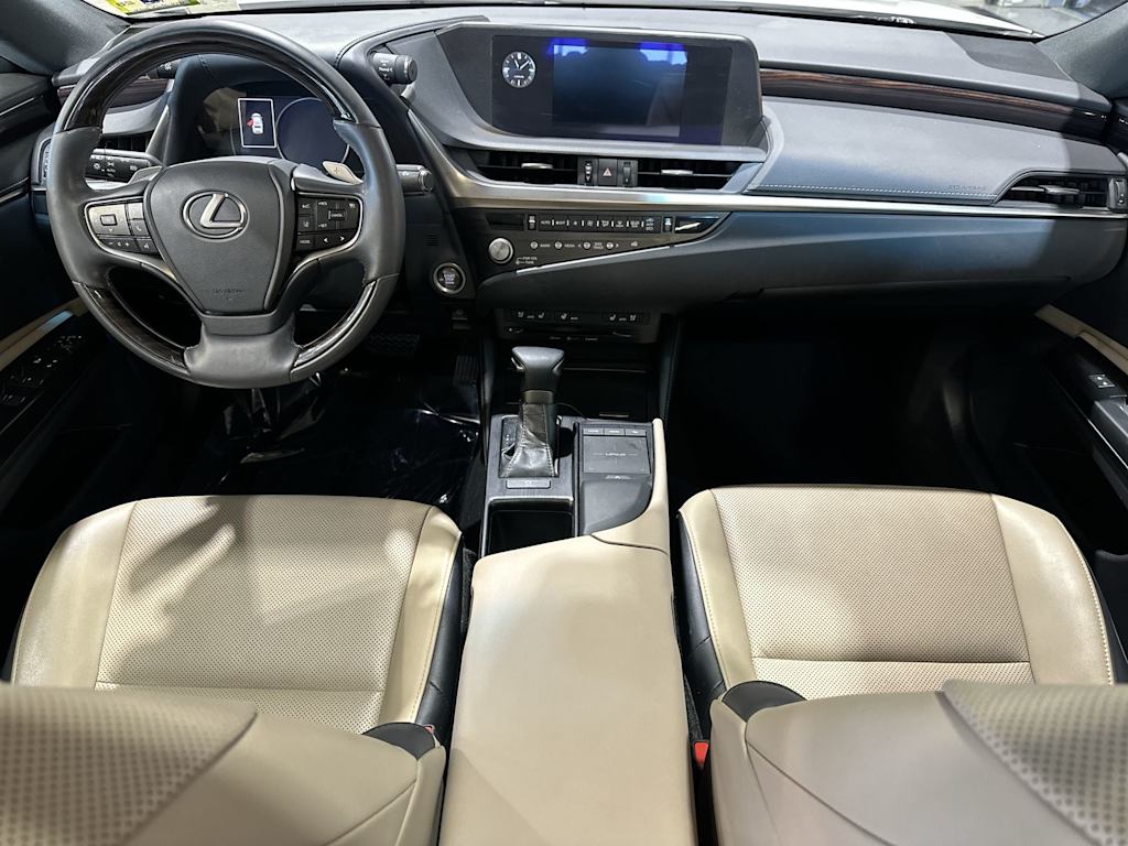 Thumbnail: 2021 Lexus ES - 10