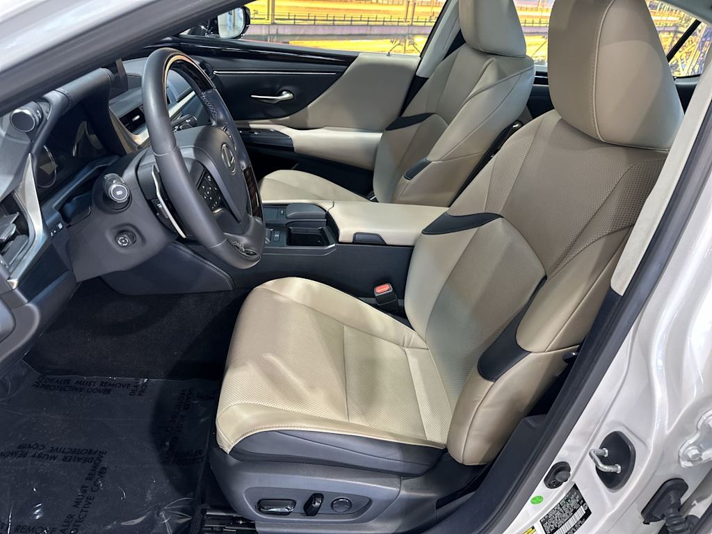 Thumbnail: 2021 Lexus ES - 11