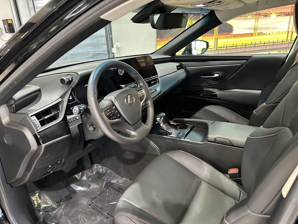 Thumbnail: 2023 Lexus ES - 2