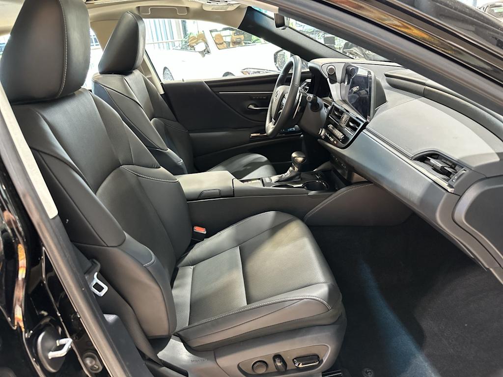 Thumbnail: 2023 Lexus ES - 12