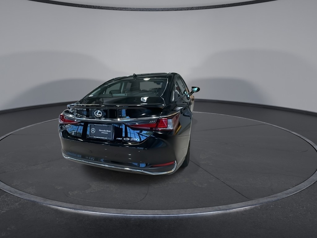Thumbnail: 2023 Lexus ES - 25