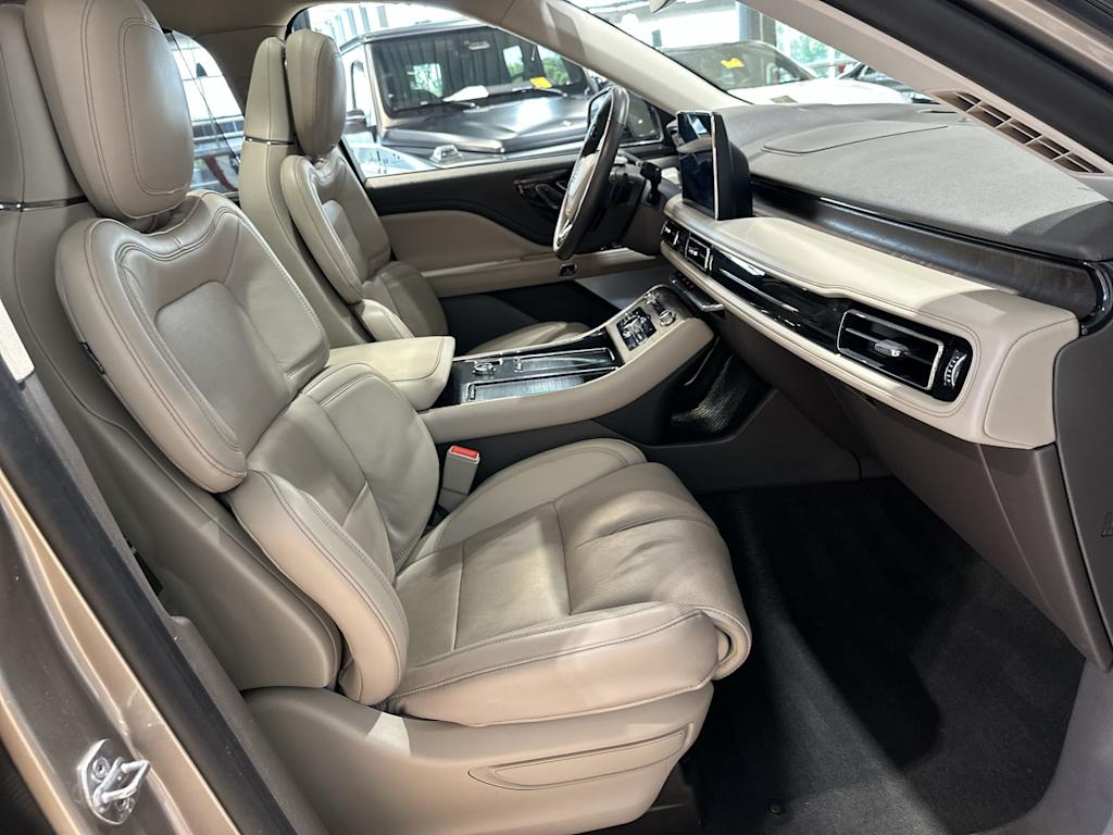 Thumbnail: 2020 Lincoln Aviator - 31
