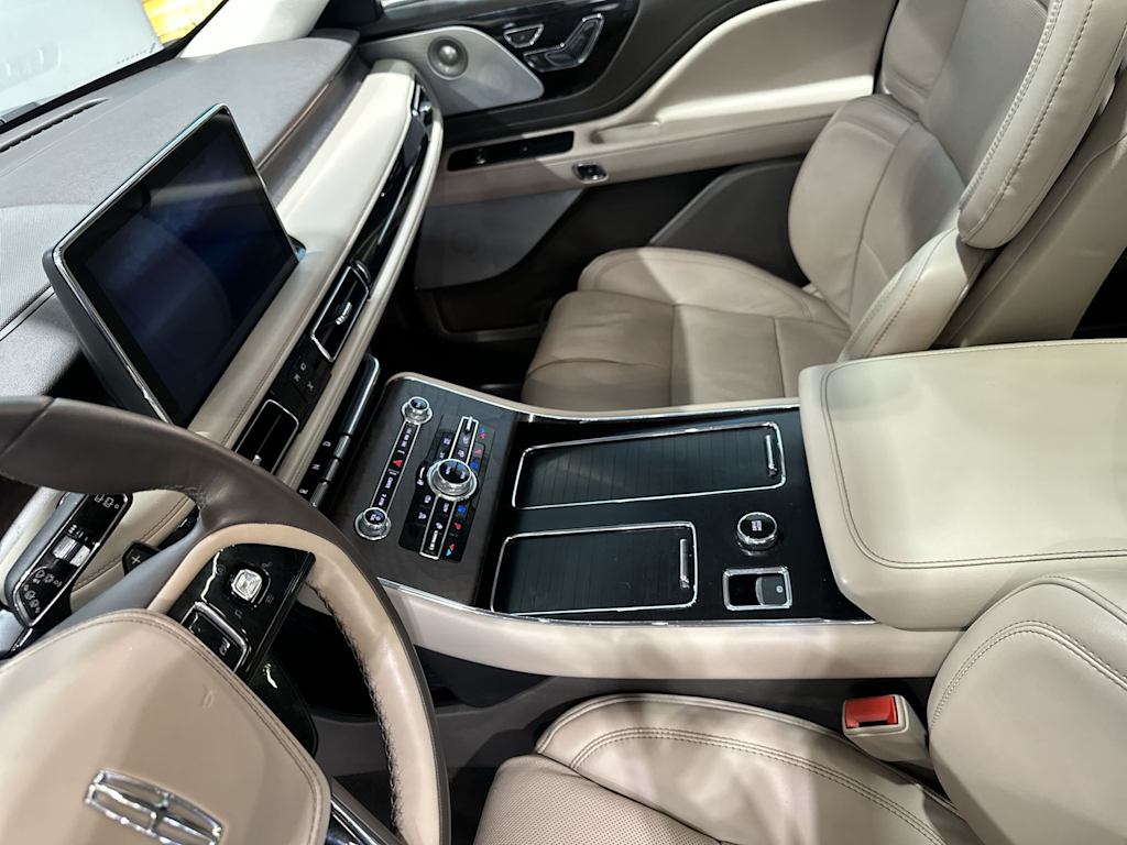 Thumbnail: 2020 Lincoln Aviator - 15