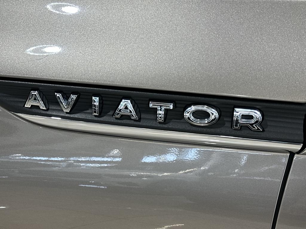 Thumbnail: 2020 Lincoln Aviator - 30