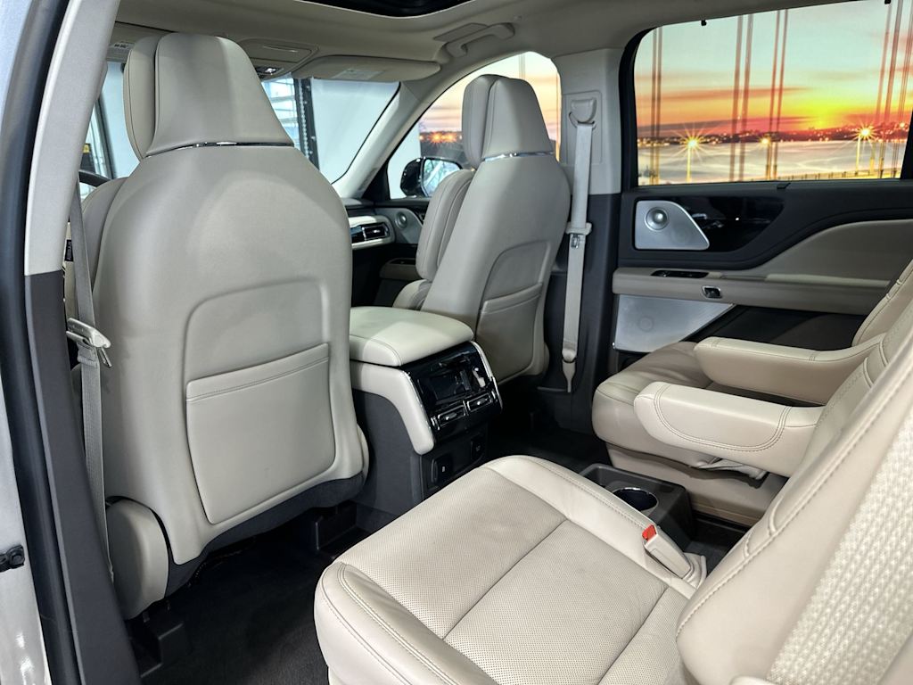 Thumbnail: 2020 Lincoln Aviator - 13