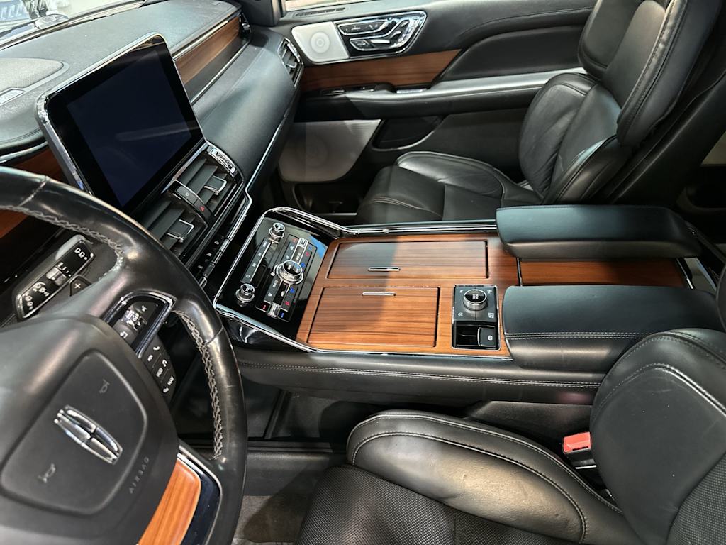Thumbnail: 2018 Lincoln Navigator - 32