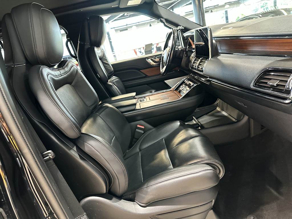 Thumbnail: 2018 Lincoln Navigator - 31
