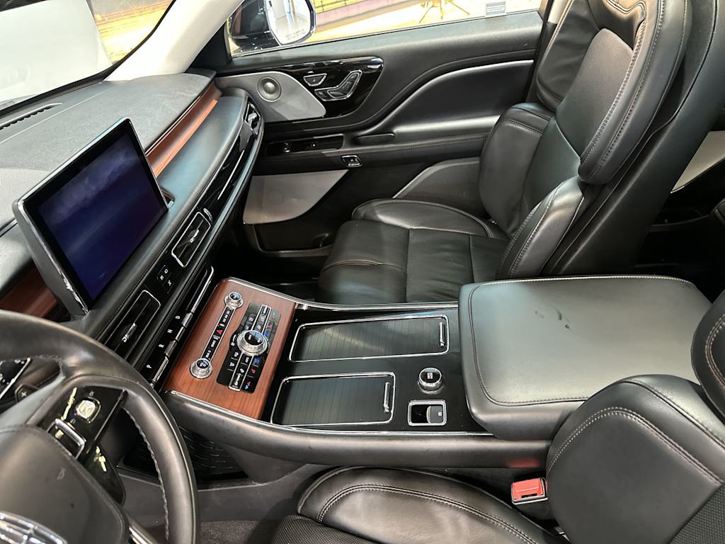 Thumbnail: 2021 Lincoln Aviator - 31