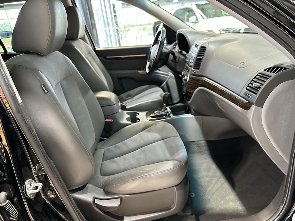 Thumbnail: 2010 Hyundai Santa Fe - 32