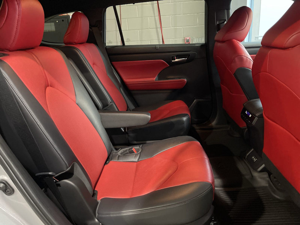 2023 Toyota Highlander XSE 32