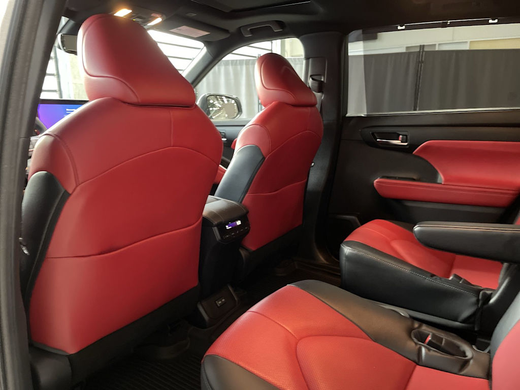 2023 Toyota Highlander XSE 13
