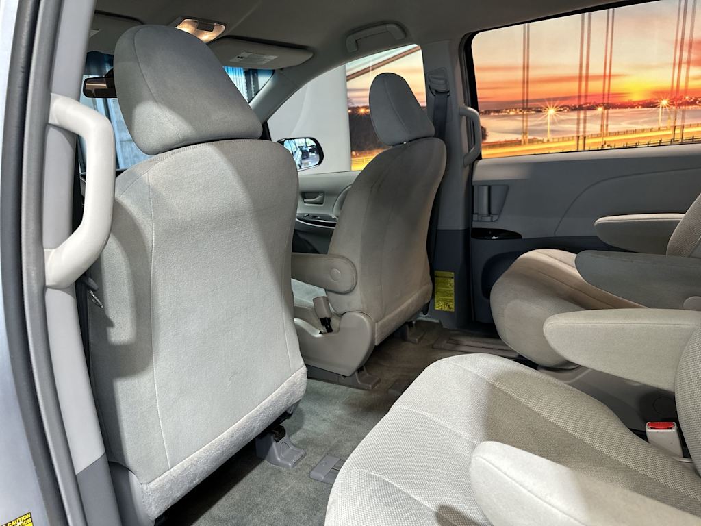 Thumbnail: 2014 Toyota Sienna - 12
