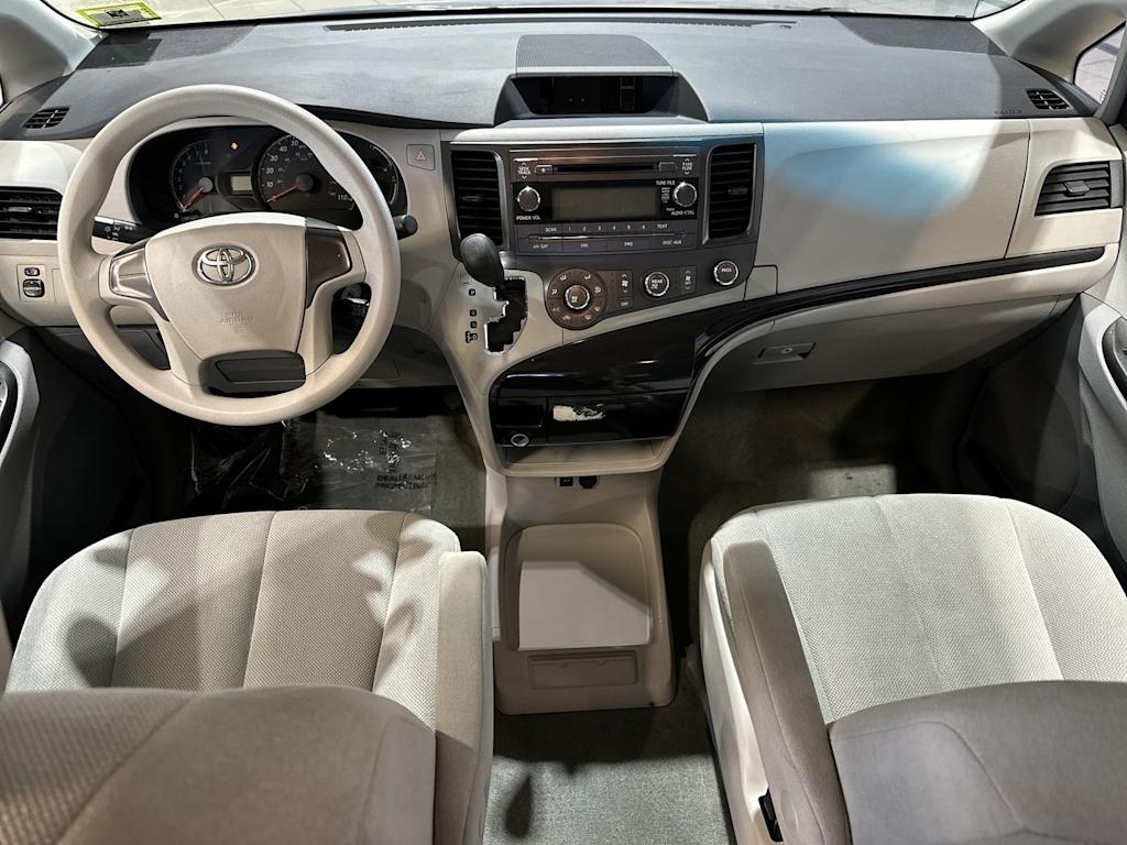 Thumbnail: 2014 Toyota Sienna - 9