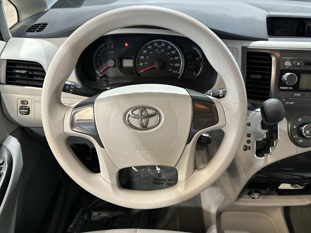 Thumbnail: 2014 Toyota Sienna - 13