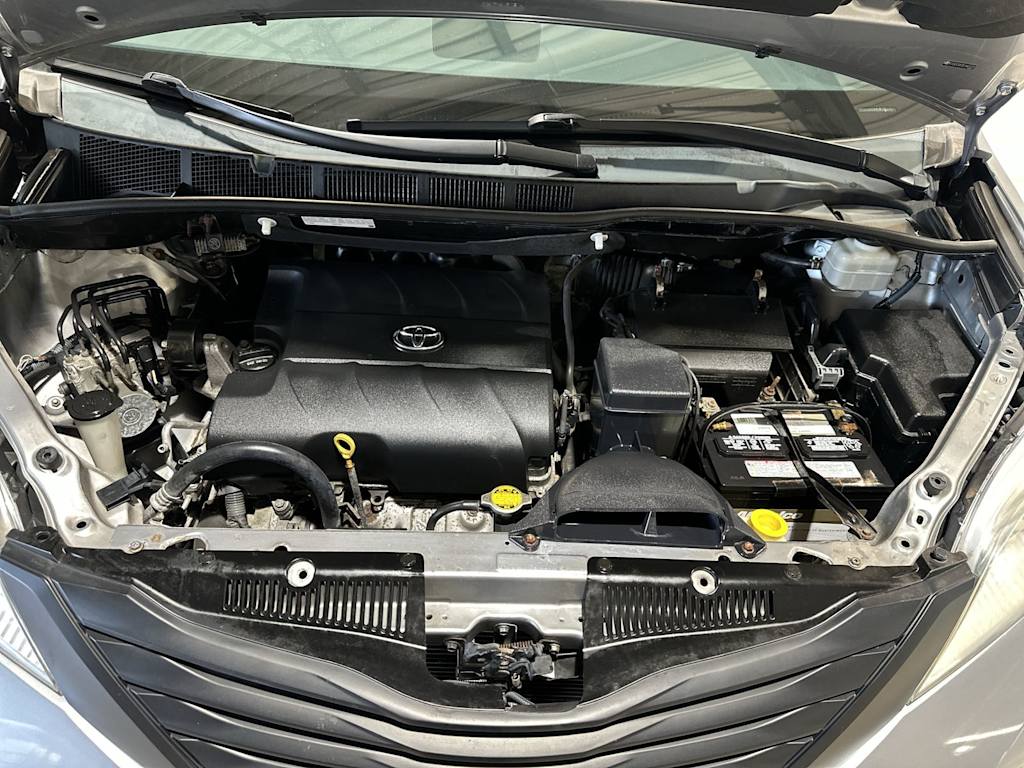 Thumbnail: 2014 Toyota Sienna - 8
