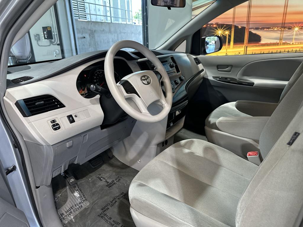 Thumbnail: 2014 Toyota Sienna - 2