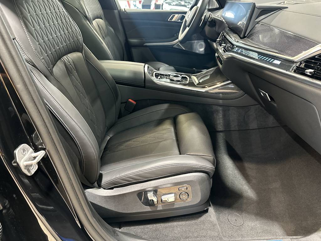 Thumbnail: 2025 BMW X7 - 32