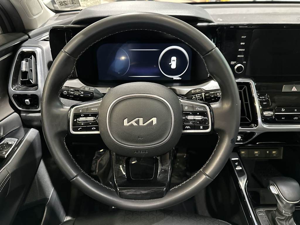 Thumbnail: 2023 Kia Sorento - 10