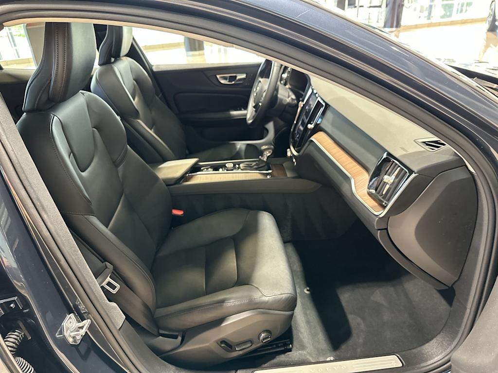 Thumbnail: 2019 Volvo S60 - 30