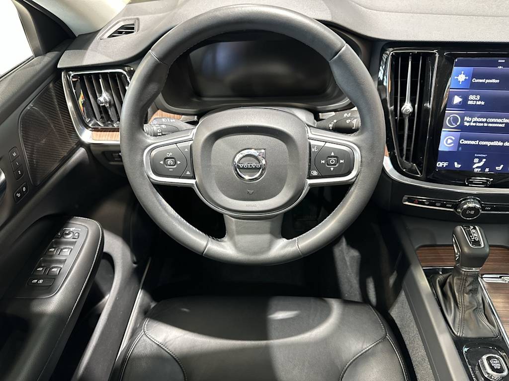 Thumbnail: 2019 Volvo S60 - 10