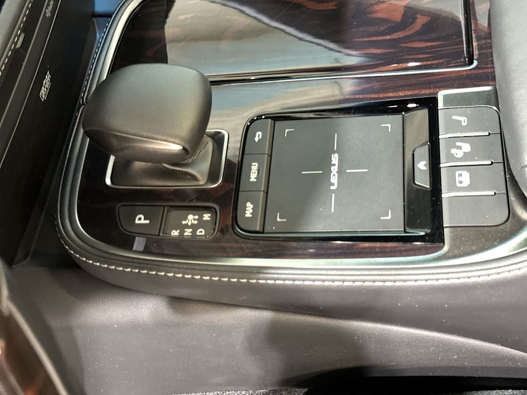Thumbnail: 2022 Lexus LS - 33