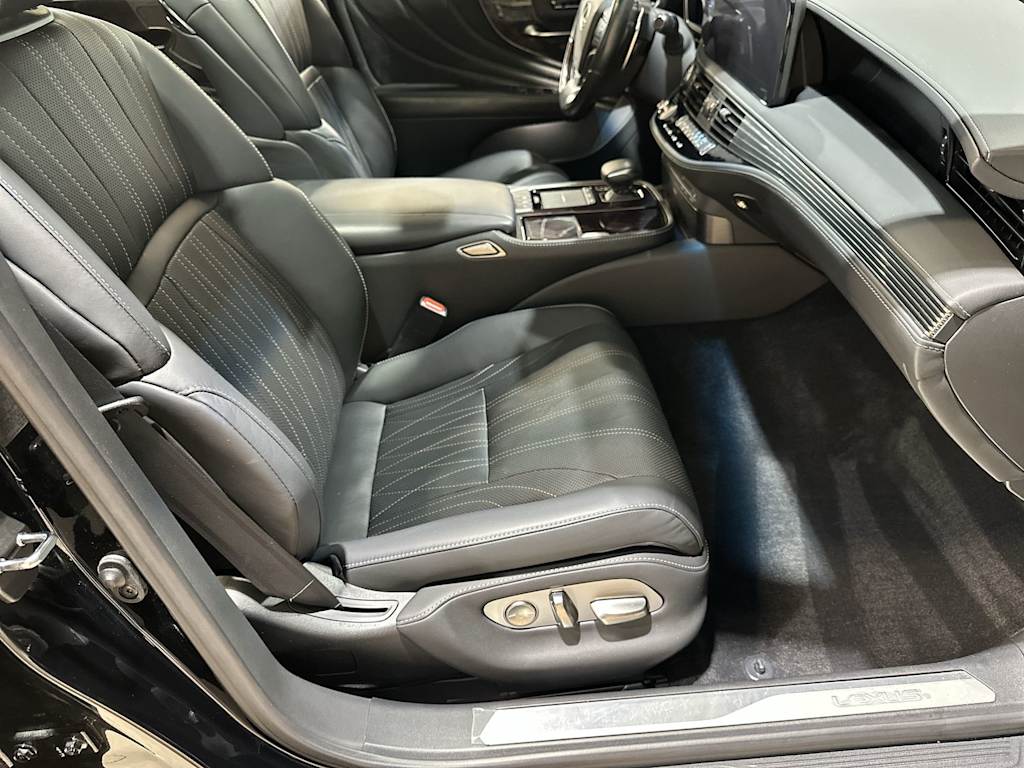 Thumbnail: 2022 Lexus LS - 31