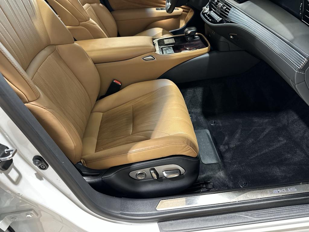Thumbnail: 2023 Lexus LS - 12