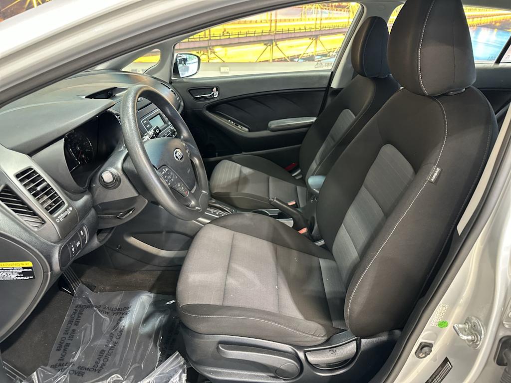 Thumbnail: 2016 Kia Forte - 12