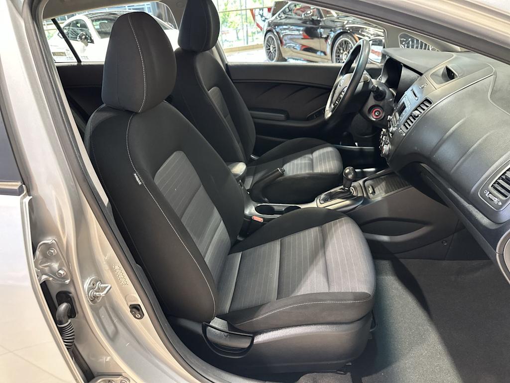 Thumbnail: 2016 Kia Forte - 32