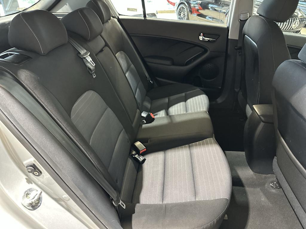 Thumbnail: 2016 Kia Forte - 31